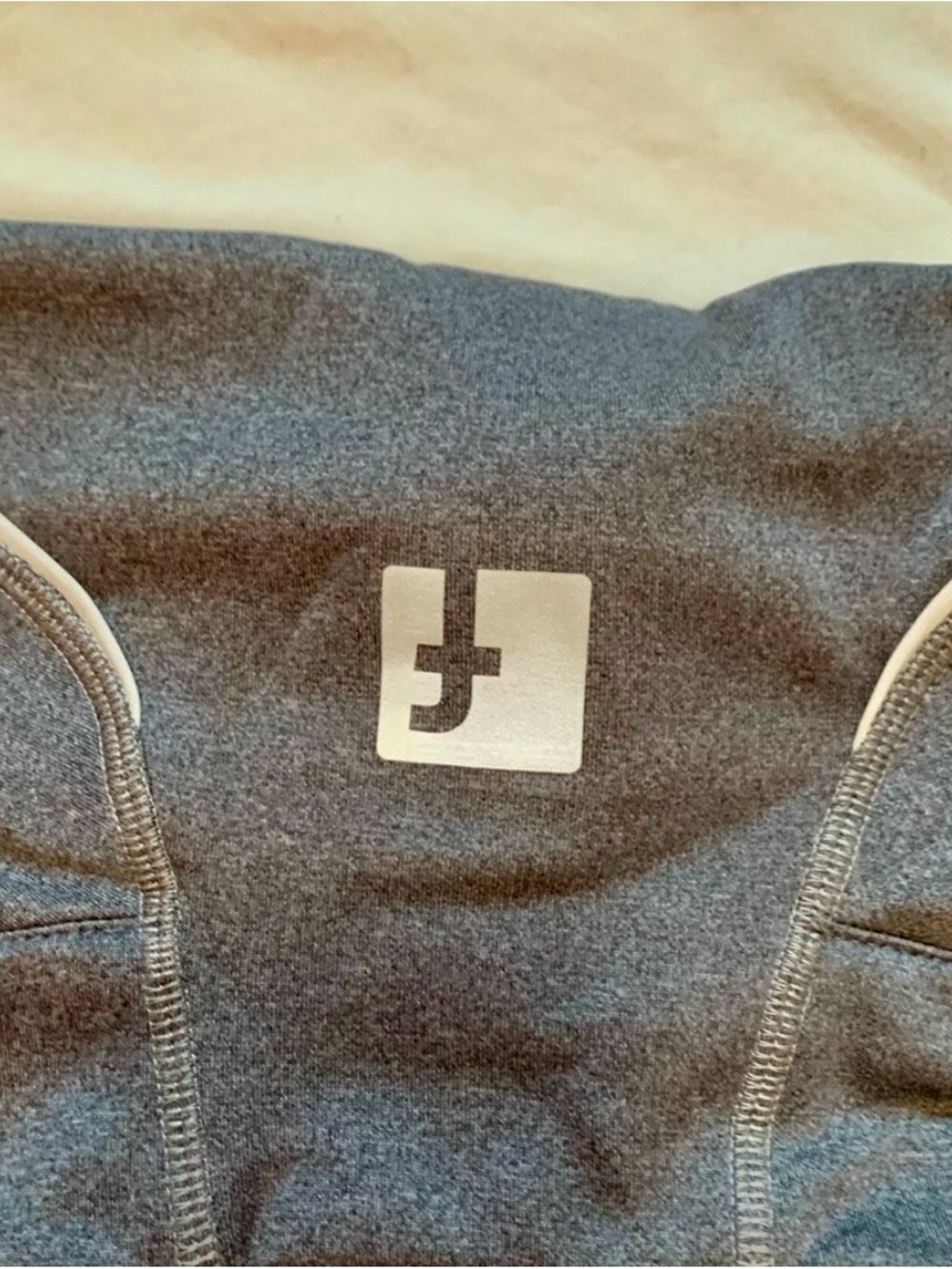 (2) Running Jackets - Picture 7 of 9